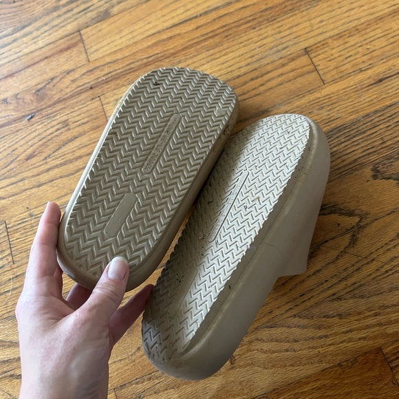 J Slides Platform Beach Sandals - Picture 3 of 6